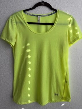 Under Armour Women’s Neon Yellow Short Fitted Sleeve Performance Tee